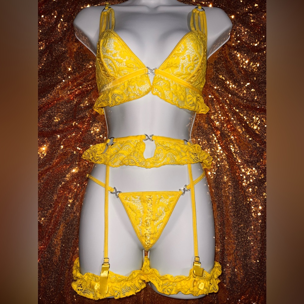 Lingerie 5pc set. Yellow (M) includes garter belt & garters w/ thong & bralette